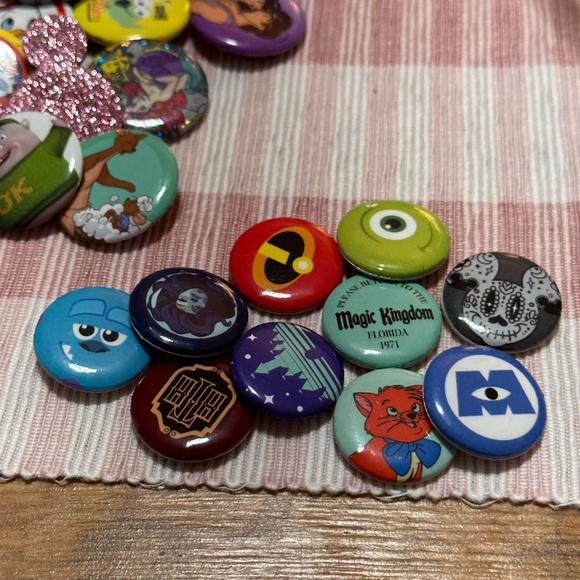 Disney variety buttons - Picture 8 of 10